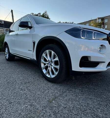 Белый БМВ Х5, объемом двигателя 2 л и пробегом 206 тыс. км за 26999 $, фото 7 на Automoto.ua