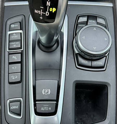 Білий БМВ Х5, об'ємом двигуна 2 л та пробігом 162 тис. км за 27900 $, фото 25 на Automoto.ua