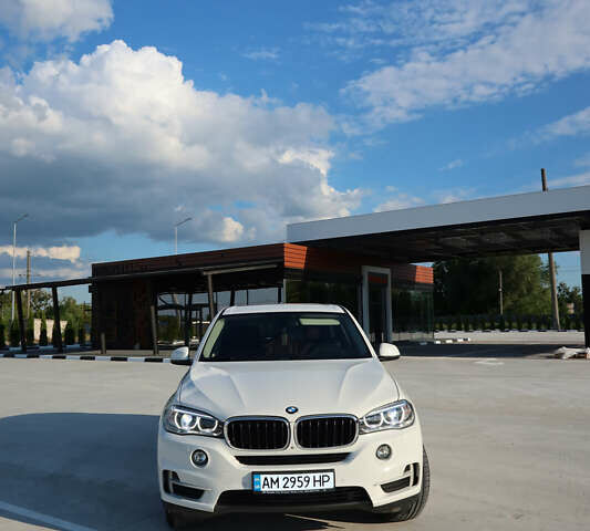 Белый БМВ Х5, объемом двигателя 2 л и пробегом 168 тыс. км за 29999 $, фото 1 на Automoto.ua