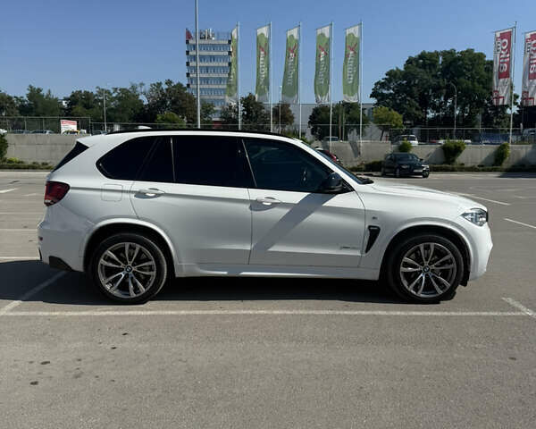 Белый БМВ Х5, объемом двигателя 2.99 л и пробегом 176 тыс. км за 42000 $, фото 4 на Automoto.ua