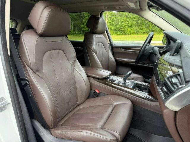 Белый БМВ Х5, объемом двигателя 3 л и пробегом 73 тыс. км за 6800 $, фото 8 на Automoto.ua