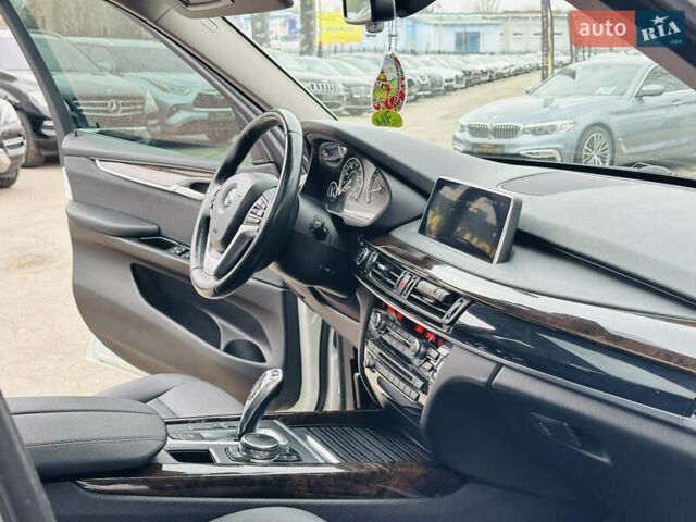 Белый БМВ Х5, объемом двигателя 3 л и пробегом 92 тыс. км за 23500 $, фото 25 на Automoto.ua