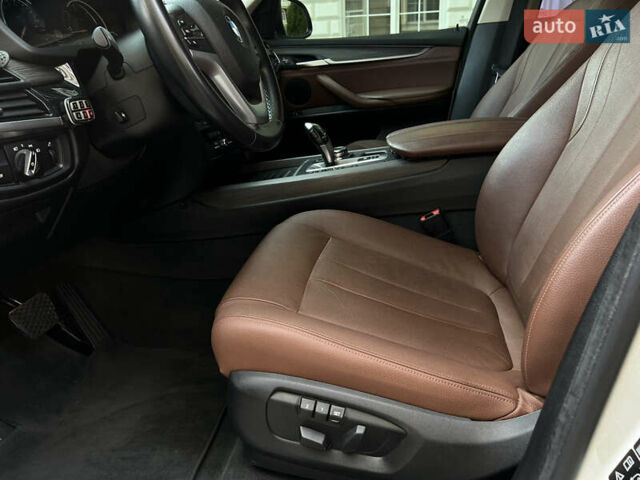 Белый БМВ Х5, объемом двигателя 2 л и пробегом 133 тыс. км за 37000 $, фото 21 на Automoto.ua