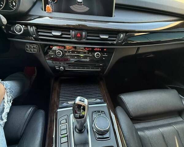 Белый БМВ Х5, объемом двигателя 2 л и пробегом 83 тыс. км за 37000 $, фото 13 на Automoto.ua