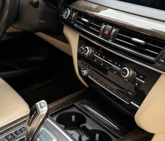 Белый БМВ Х5, объемом двигателя 2 л и пробегом 204 тыс. км за 23000 $, фото 19 на Automoto.ua