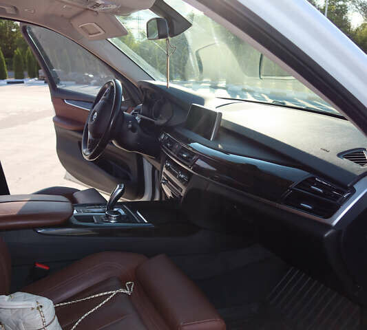 Белый БМВ Х5, объемом двигателя 2 л и пробегом 168 тыс. км за 29999 $, фото 16 на Automoto.ua