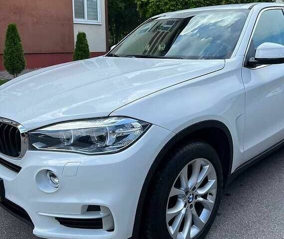 Белый БМВ Х5, объемом двигателя 2 л и пробегом 89 тыс. км за 23000 $, фото 2 на Automoto.ua