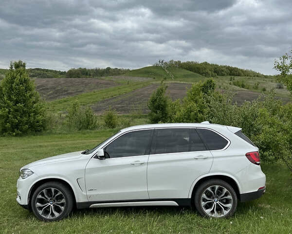 Белый БМВ Х5, объемом двигателя 3 л и пробегом 210 тыс. км за 27000 $, фото 2 на Automoto.ua