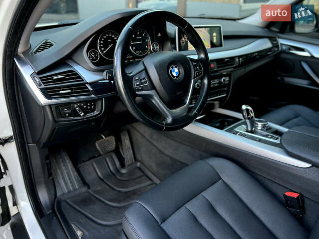 Белый БМВ Х5, объемом двигателя 2 л и пробегом 106 тыс. км за 27900 $, фото 23 на Automoto.ua