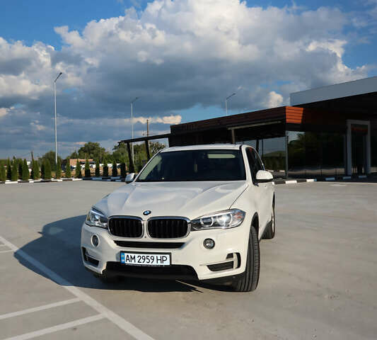 Белый БМВ Х5, объемом двигателя 2 л и пробегом 168 тыс. км за 29999 $, фото 3 на Automoto.ua