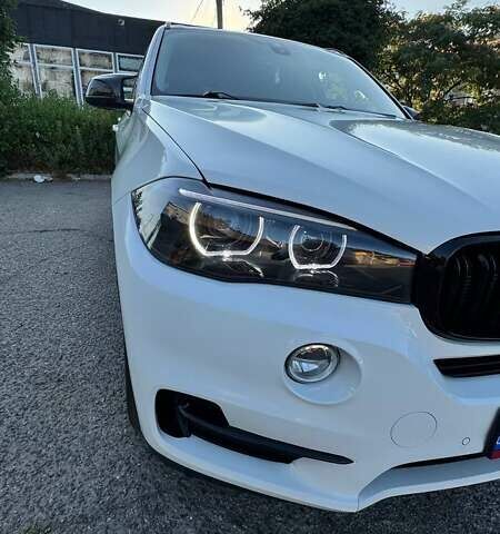 Белый БМВ Х5, объемом двигателя 2 л и пробегом 206 тыс. км за 26999 $, фото 11 на Automoto.ua