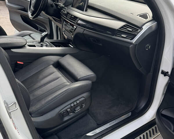 Белый БМВ Х5, объемом двигателя 2.99 л и пробегом 234 тыс. км за 31700 $, фото 11 на Automoto.ua