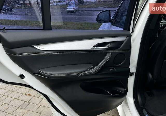 Білий БМВ Х5, об'ємом двигуна 2 л та пробігом 166 тис. км за 28000 $, фото 27 на Automoto.ua