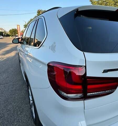 Белый БМВ Х5, объемом двигателя 2 л и пробегом 206 тыс. км за 26999 $, фото 28 на Automoto.ua