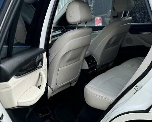 Белый БМВ Х5, объемом двигателя 2.98 л и пробегом 141 тыс. км за 21600 $, фото 7 на Automoto.ua