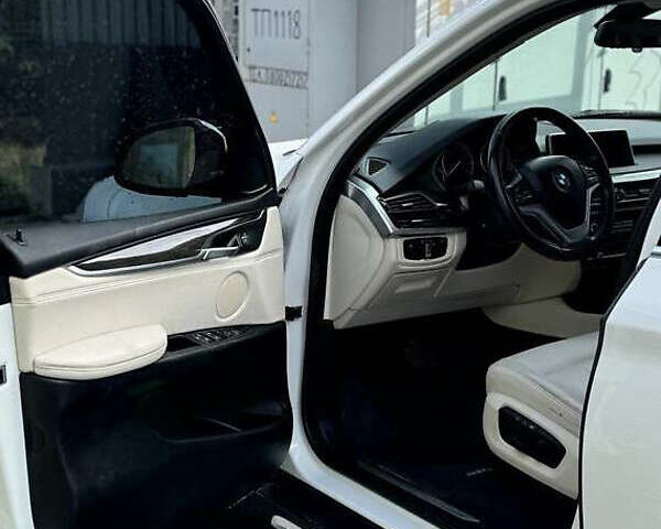 Белый БМВ Х5, объемом двигателя 2.98 л и пробегом 141 тыс. км за 21600 $, фото 3 на Automoto.ua