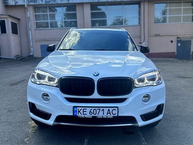 Білий БМВ Х5, об'ємом двигуна 3 л та пробігом 107 тис. км за 27500 $, фото 1 на Automoto.ua