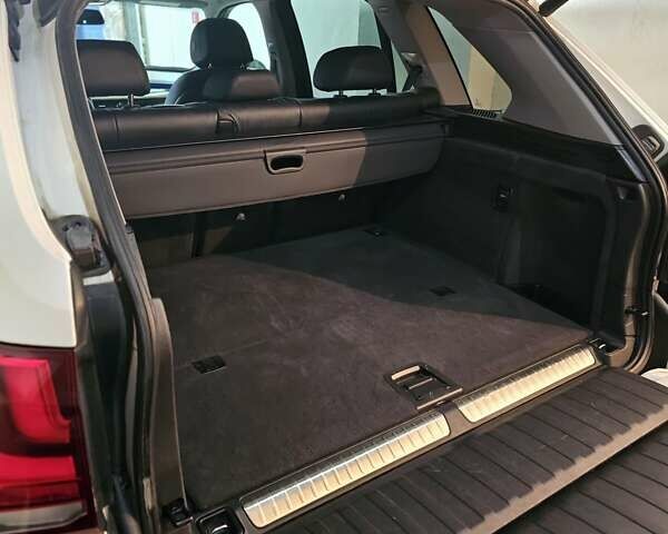 Білий БМВ Х5, об'ємом двигуна 2 л та пробігом 173 тис. км за 27200 $, фото 28 на Automoto.ua