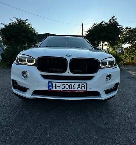 Белый БМВ Х5, объемом двигателя 2 л и пробегом 206 тыс. км за 26999 $, фото 1 на Automoto.ua