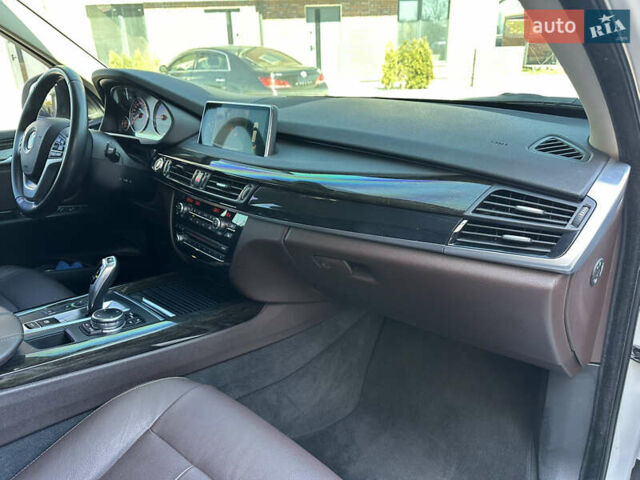 Белый БМВ Х5, объемом двигателя 2 л и пробегом 225 тыс. км за 25300 $, фото 57 на Automoto.ua