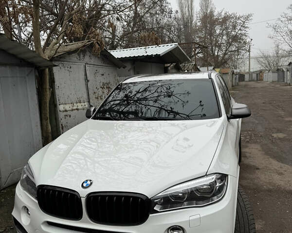 Белый БМВ Х5, объемом двигателя 3 л и пробегом 227 тыс. км за 42000 $, фото 6 на Automoto.ua