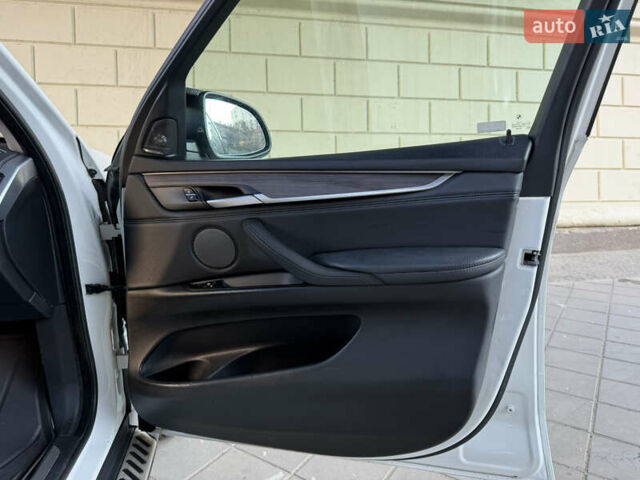 Білий БМВ Х5, об'ємом двигуна 2 л та пробігом 203 тис. км за 24499 $, фото 20 на Automoto.ua