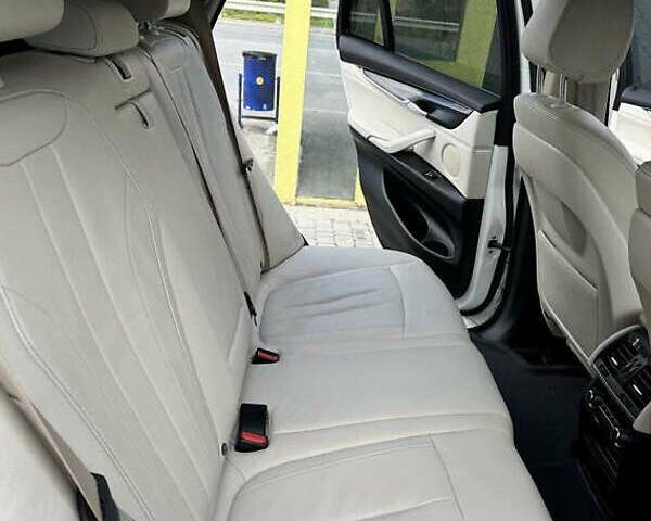 Белый БМВ Х5, объемом двигателя 2.98 л и пробегом 141 тыс. км за 21600 $, фото 9 на Automoto.ua