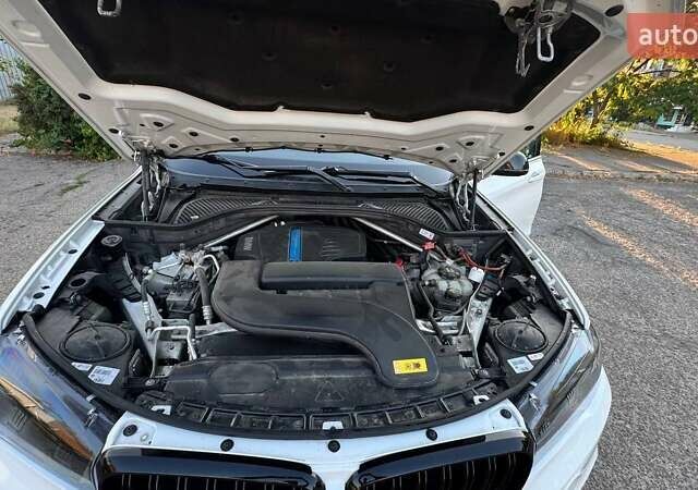 Белый БМВ Х5, объемом двигателя 2 л и пробегом 206 тыс. км за 26999 $, фото 74 на Automoto.ua