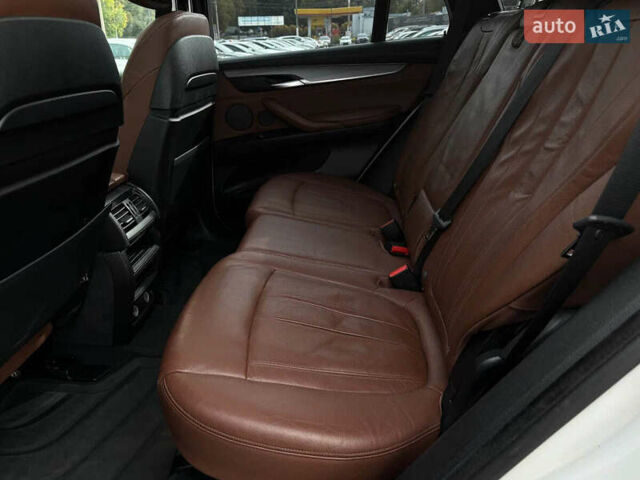 Белый БМВ Х5, объемом двигателя 2.99 л и пробегом 127 тыс. км за 24000 $, фото 5 на Automoto.ua