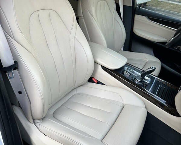Белый БМВ Х5, объемом двигателя 3 л и пробегом 211 тыс. км за 28999 $, фото 45 на Automoto.ua