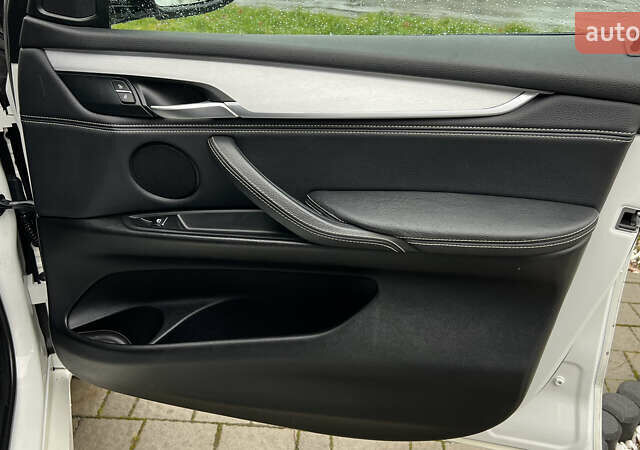 Білий БМВ Х5, об'ємом двигуна 2 л та пробігом 166 тис. км за 28000 $, фото 37 на Automoto.ua