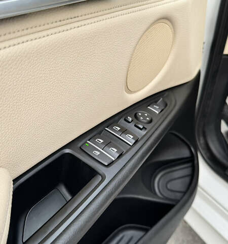 Білий БМВ Х5, об'ємом двигуна 2 л та пробігом 162 тис. км за 27900 $, фото 27 на Automoto.ua