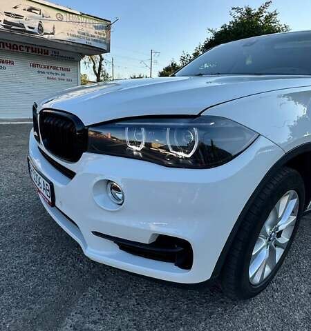 Белый БМВ Х5, объемом двигателя 2 л и пробегом 206 тыс. км за 26999 $, фото 9 на Automoto.ua