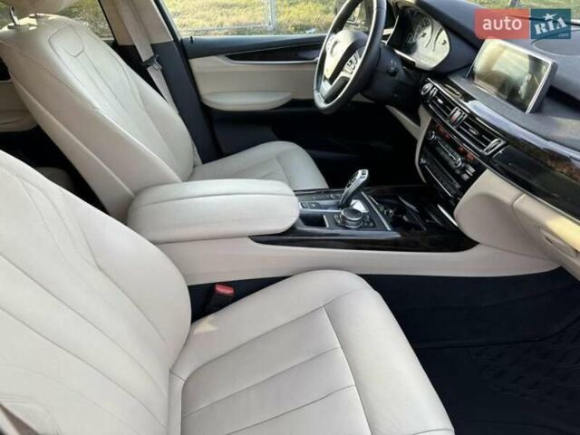 Белый БМВ Х5, объемом двигателя 2.98 л и пробегом 137 тыс. км за 6200 $, фото 7 на Automoto.ua
