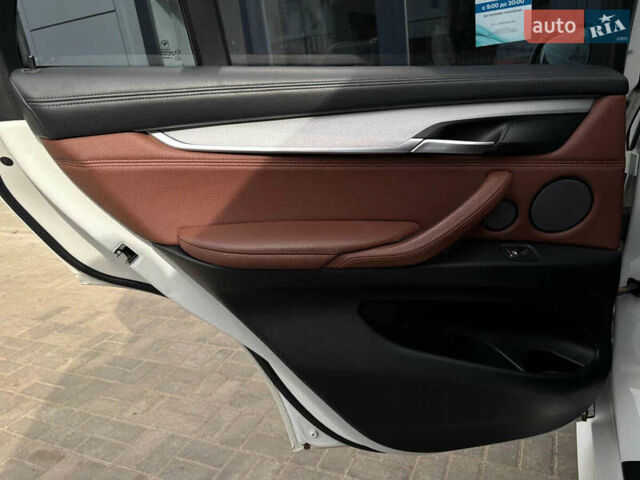 Белый БМВ Х5, объемом двигателя 2.99 л и пробегом 127 тыс. км за 24000 $, фото 7 на Automoto.ua