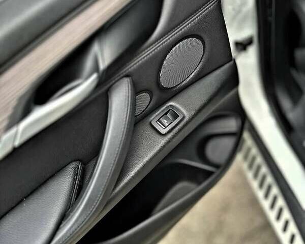 Білий БМВ Х5, об'ємом двигуна 2.99 л та пробігом 260 тис. км за 31500 $, фото 3 на Automoto.ua