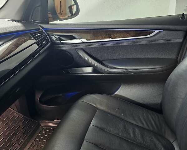 Білий БМВ Х5, об'ємом двигуна 2 л та пробігом 173 тис. км за 27200 $, фото 10 на Automoto.ua