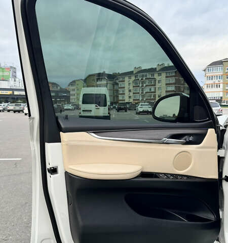 Білий БМВ Х5, об'ємом двигуна 2 л та пробігом 162 тис. км за 27900 $, фото 26 на Automoto.ua