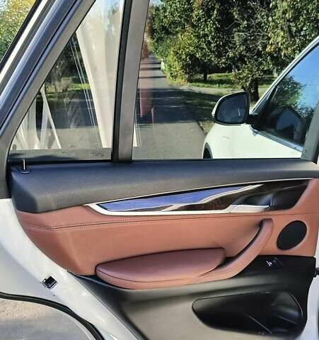 Белый БМВ Х5, объемом двигателя 2 л и пробегом 153 тыс. км за 39950 $, фото 19 на Automoto.ua
