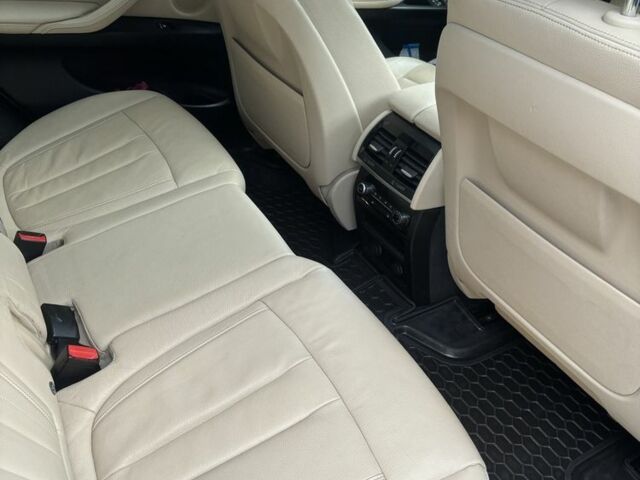 Белый БМВ Х5, объемом двигателя 3 л и пробегом 117 тыс. км за 25400 $, фото 7 на Automoto.ua