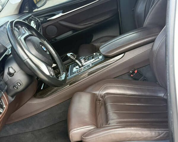 Білий БМВ Х5, об'ємом двигуна 3 л та пробігом 288 тис. км за 25999 $, фото 1 на Automoto.ua