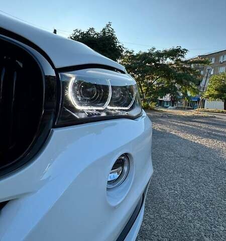 Белый БМВ Х5, объемом двигателя 2 л и пробегом 206 тыс. км за 26999 $, фото 10 на Automoto.ua