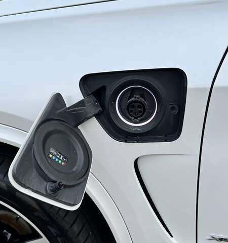 Білий БМВ Х5, об'ємом двигуна 2 л та пробігом 162 тис. км за 27900 $, фото 20 на Automoto.ua
