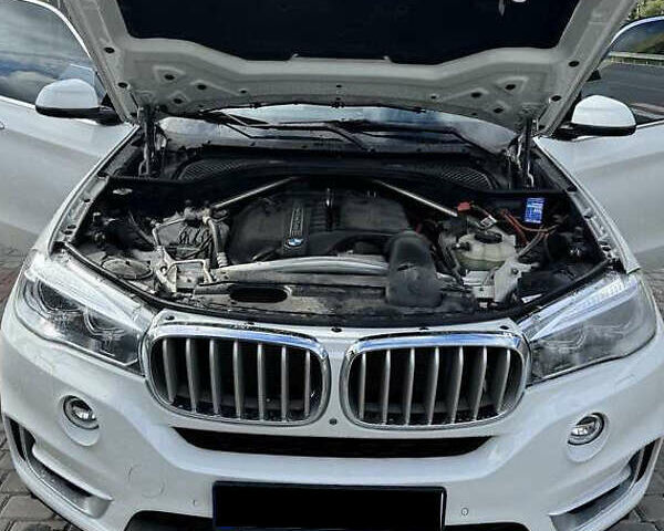 Белый БМВ Х5, объемом двигателя 2.98 л и пробегом 141 тыс. км за 21600 $, фото 1 на Automoto.ua