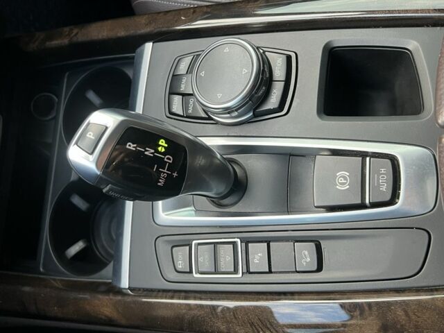 Белый БМВ Х5, объемом двигателя 3 л и пробегом 175 тыс. км за 22600 $, фото 5 на Automoto.ua