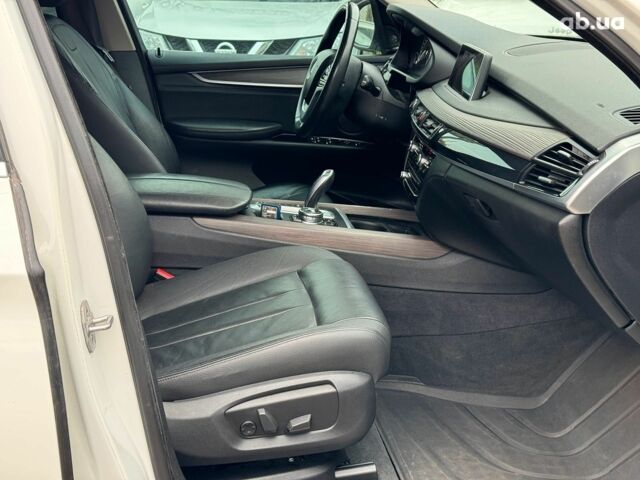 Білий БМВ Х5, об'ємом двигуна 2 л та пробігом 95 тис. км за 29990 $, фото 26 на Automoto.ua