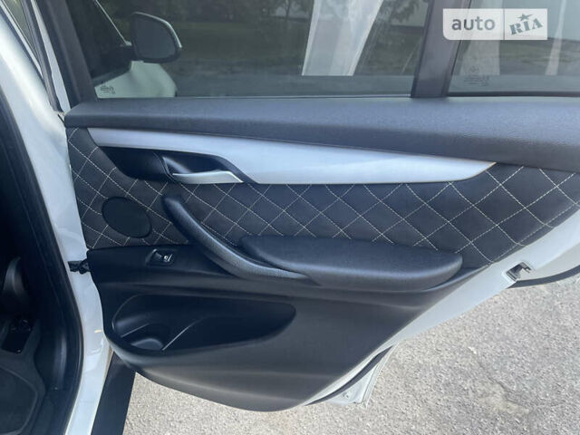 Білий БМВ Х5, об'ємом двигуна 2 л та пробігом 158 тис. км за 26000 $, фото 23 на Automoto.ua