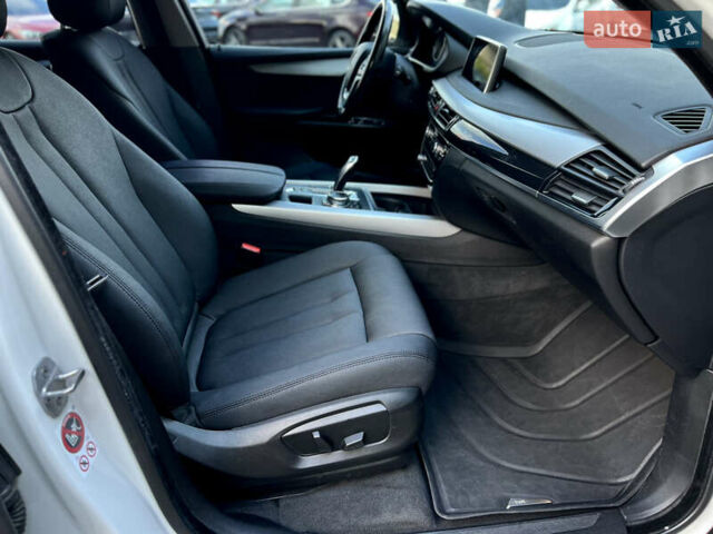 Белый БМВ Х5, объемом двигателя 2 л и пробегом 106 тыс. км за 27900 $, фото 25 на Automoto.ua