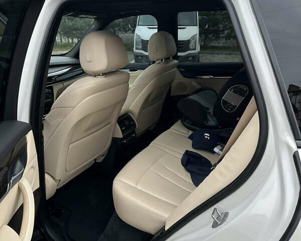 Білий БМВ Х5, об'ємом двигуна 2.98 л та пробігом 148 тис. км за 26000 $, фото 7 на Automoto.ua