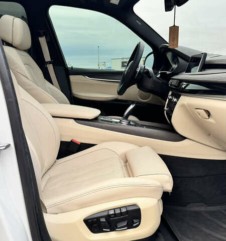 Білий БМВ Х5, об'ємом двигуна 2 л та пробігом 162 тис. км за 27900 $, фото 49 на Automoto.ua